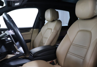 Подержанный автомобиль Porsche Cayenne 2018 года (18 фото)