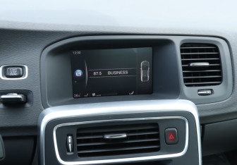 Подержанный автомобиль Volvo S60 2017 года (16 фото)
