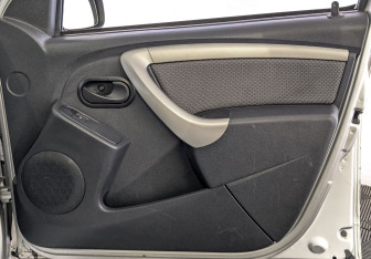 Подержанный автомобиль Renault Duster 2015 года (25 фото)