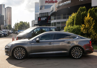 Подержанный автомобиль Audi A5 Liftback 2018 года (6 фото)