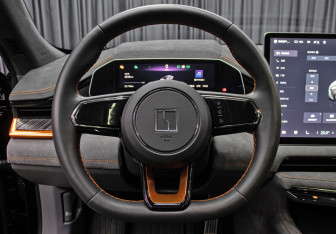 Подержанный автомобиль Zeekr 001 2023 года (17 фото)