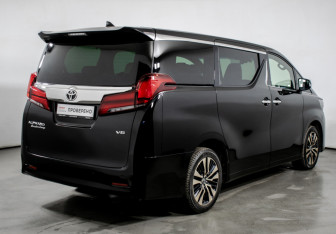 Подержанный автомобиль Toyota Alphard 2021 года (5 фото)