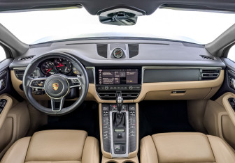 Подержанный автомобиль Porsche Macan 2020 года (14 фото)