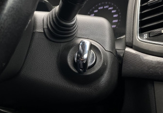Подержанный автомобиль Chevrolet Captiva 2014 года (16 фото)