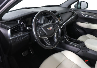 Подержанный автомобиль Cadillac XT5 2021 года (9 фото)