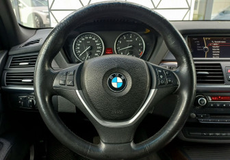 Подержанный автомобиль BMW X5 2010 года (13 фото)