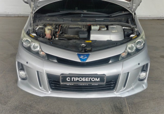 Подержанный автомобиль Toyota Estima 2012 года (18 фото)