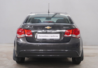 Подержанный автомобиль Chevrolet Cruze Sedan 2013 года (6 фото)