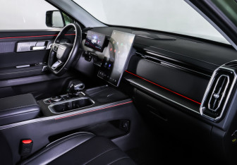 Подержанный автомобиль Jaecoo J7 2024 года (11 фото)