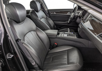 Подержанный автомобиль Genesis G70 2018 года (24 фото)