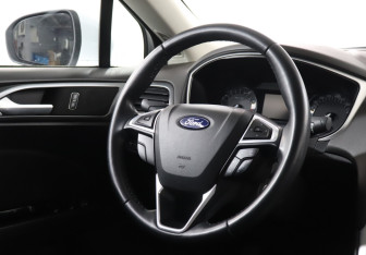 Подержанный автомобиль Ford Mondeo Sedan 2016 года (15 фото)