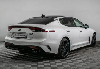 Подержанный автомобиль Kia Stinger 2021 года (5 фото)