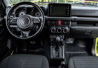 Подержанный автомобиль Suzuki Jimny 2021 года (10 фото)