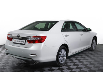 Подержанный автомобиль Toyota Camry Sedan 2012 года (5 фото)