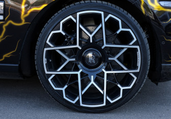 Подержанный автомобиль Rolls-Royce Cullinan 2019 года (44 фото)