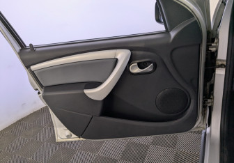 Подержанный автомобиль LADA (ВАЗ) Largus Wagon 2018 года (19 фото)