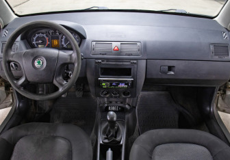 Подержанный автомобиль Skoda Fabia Sedan 2007 года (14 фото)