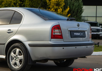 Подержанный автомобиль Skoda Octavia Liftback 2001 года (16 фото)