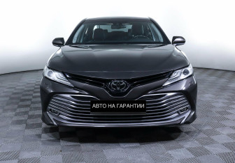 Подержанный автомобиль Toyota Camry Sedan 2019 года (2 фото)