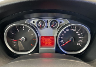 Подержанный автомобиль Ford Focus Sedan 2008 года (15 фото)