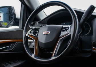 Подержанный автомобиль Cadillac Escalade Suv 2016 года (14 фото)