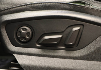 Подержанный автомобиль Audi Q7 2016 года (21 фото)