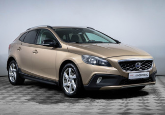 Подержанный автомобиль Volvo V40 Cross Country 2013 года (3 фото)
