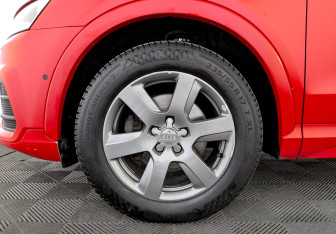 Подержанный автомобиль Audi Q3 2015 года (18 фото)