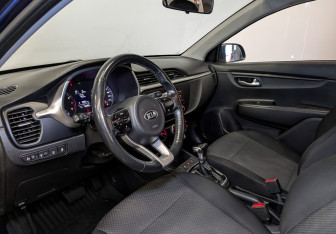 Подержанный автомобиль Kia Rio Hatchback 2021 года (15 фото)