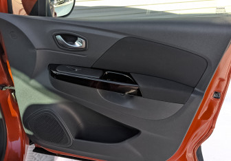 Подержанный автомобиль Renault Kaptur 2017 года (23 фото)