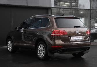 Подержанный автомобиль Volkswagen Touareg 2012 года (7 фото)