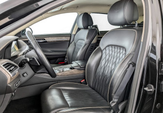 Подержанный автомобиль Genesis G90 2022 года (20 фото)