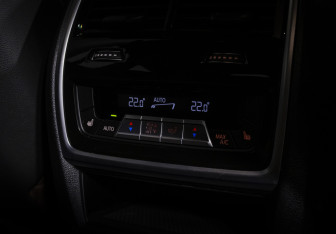 Подержанный автомобиль BMW X6 2021 года (19 фото)