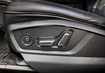 Подержанный автомобиль Audi Q8 2019 года (21 фото)