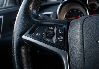 Подержанный автомобиль Opel Astra Hatchback 2013 года (16 фото)