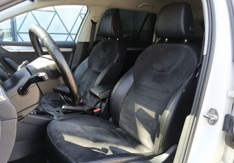 Подержанный автомобиль Skoda Octavia Wagon 2013 года (13 фото)