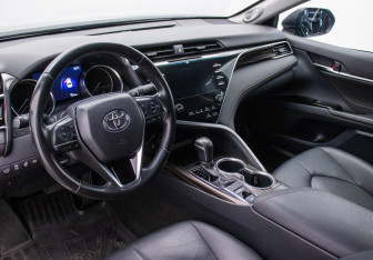 Подержанный автомобиль Toyota Camry Sedan 2020 года (9 фото)