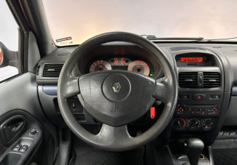 Подержанный автомобиль Renault Symbol 2007 года (16 фото)