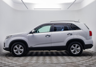 Подержанный автомобиль Kia Sorento 2013 года (2 фото)
