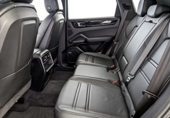 Подержанный автомобиль Porsche Cayenne 2019 года (18 фото)