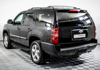 Подержанный автомобиль Chevrolet Tahoe 2012 года (7 фото)