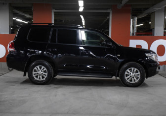 Подержанный автомобиль Toyota Land Cruiser Suv 2008 года (4 фото)