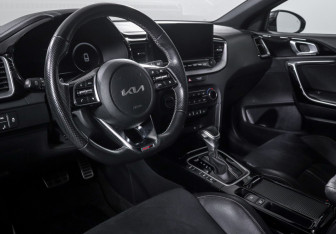 Подержанный автомобиль Kia Ceed Hatchback 2021 года (14 фото)