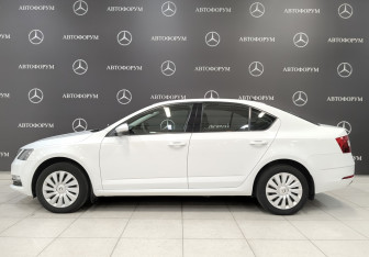 Подержанный автомобиль Skoda Octavia Liftback 2017 года (8 фото)