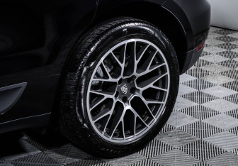 Подержанный автомобиль Porsche Macan 2014 года (15 фото)