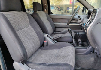 Подержанный автомобиль Nissan NP300 2010 года (10 фото)