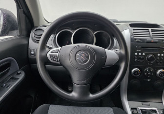 Подержанный автомобиль Suzuki Grand Vitara 2007 года (12 фото)