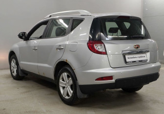 Подержанный автомобиль Geely Emgrand X7 2014 года (7 фото)