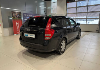 Подержанный автомобиль Kia Ceed Wagon 2010 года (4 фото)