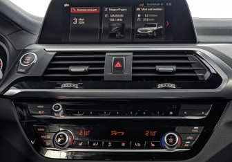 Подержанный автомобиль BMW X4 2020 года (17 фото)
